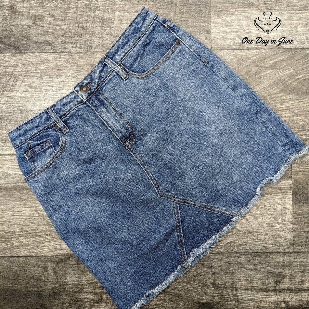 Mossimo Denim Mini Skirt Size 8